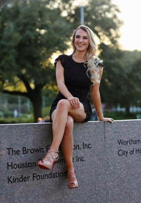 Emilee Atchley star hot pictures