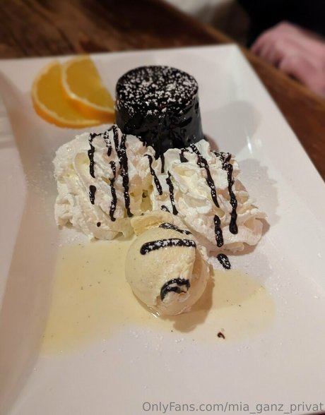 mia ganz privat pornstar adult picture