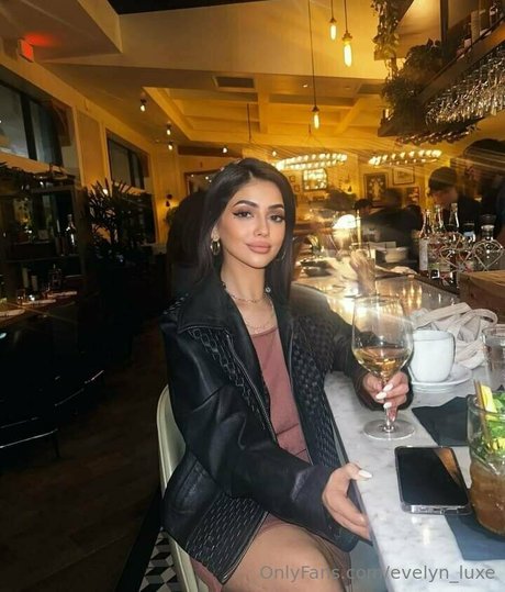 evelyn luxe beautiful star pics