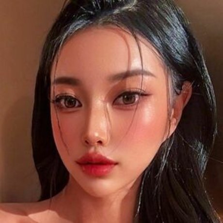 xxukii nudes model pic