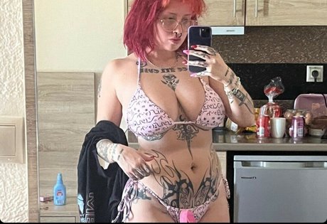 LilelizaJ model naked gallery