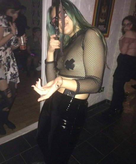 Saskia0 model naked img