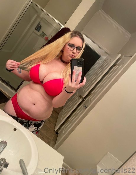 queenhails22 pretty model image