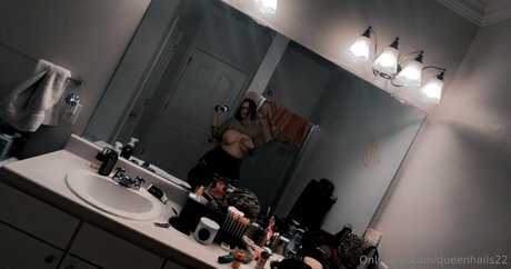 queenhails22 nice model pic