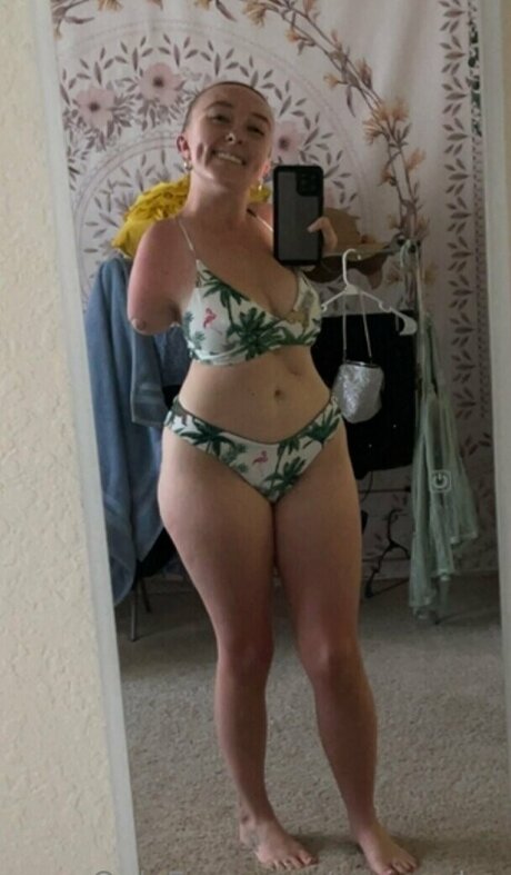 Emrrowley naked actress image