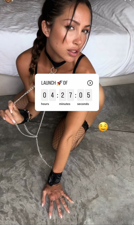 Caroline Einhoff model sexy photos