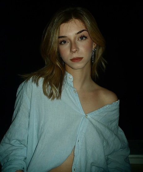 Martina Dell Anna porn model archive