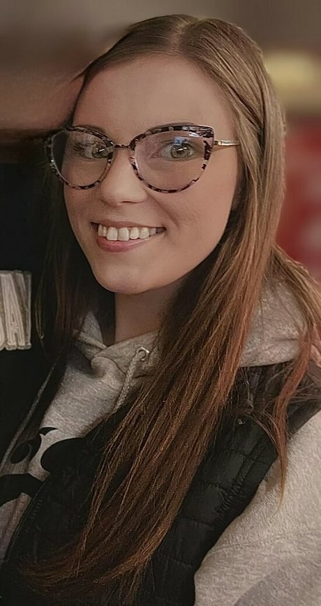 Skylynn Greene nude star picture