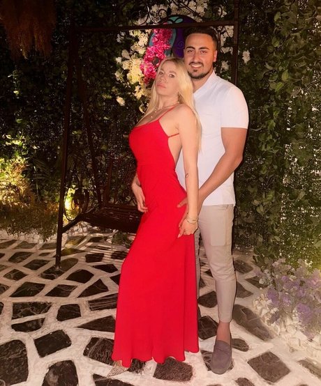 Shelly Cohen model beautiful pics