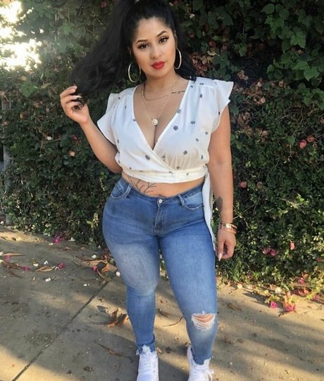 Janet Jae model top picture