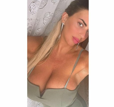 Anna Riano star sexy photos