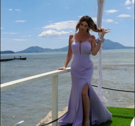 Anna Riano pretty model pic