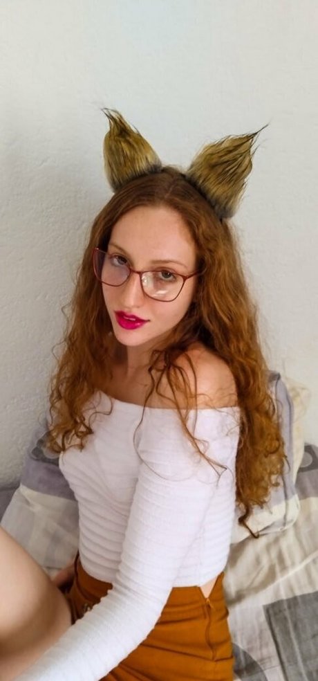 laviniatiburski hot actress gallery