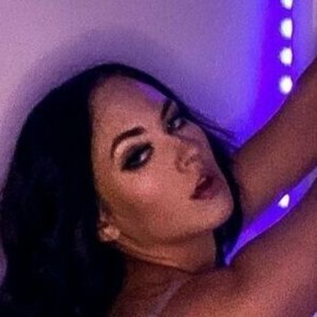 onyxcherrie nice model image