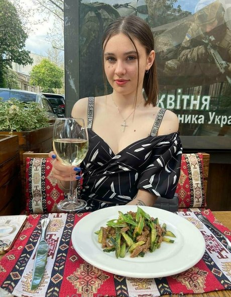 shiny jessy pretty pornstar pic