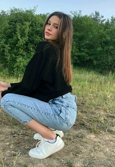 shiny jessy erotic pornstar img