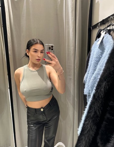 Elianka model adult picture