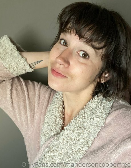 mandersoncooperfree nudes actress galleries