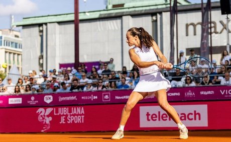 Zeynep Sonmez model pictures