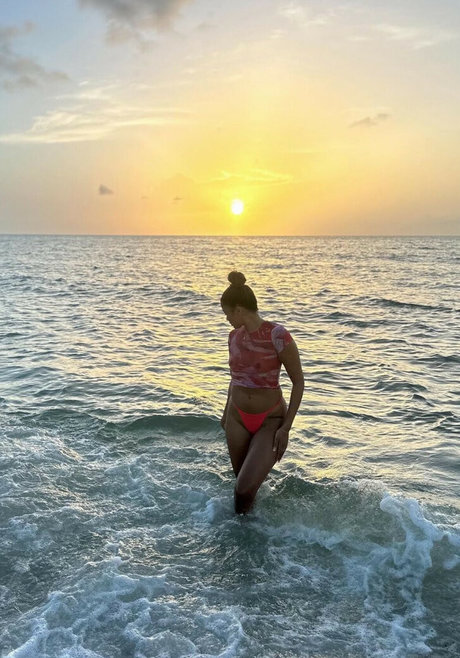 Taycbolden model top photos