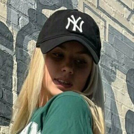 brynnxbanks sexy model pic