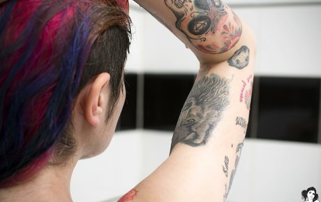 Karenzio pornstar nude image