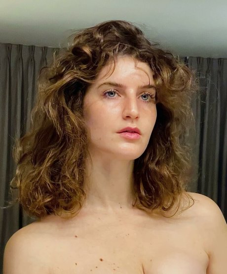 Moria Akons high quality model image