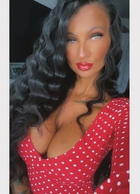 That inked girl_ hot actress image