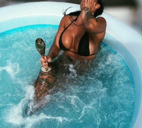 That inked girl_ model exclusive picture