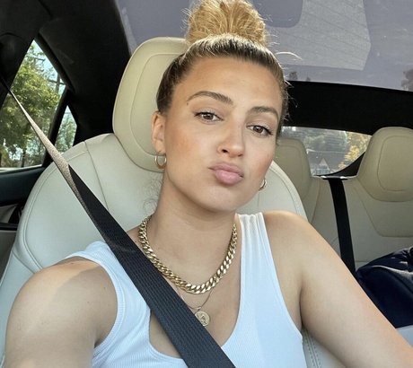 Tori Kelly star nudes pictures