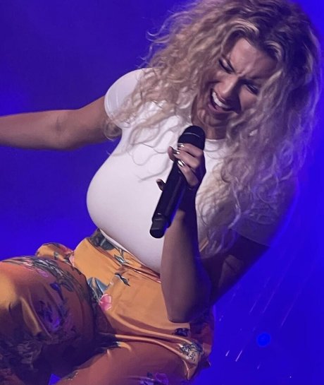 Tori Kelly star hot photos