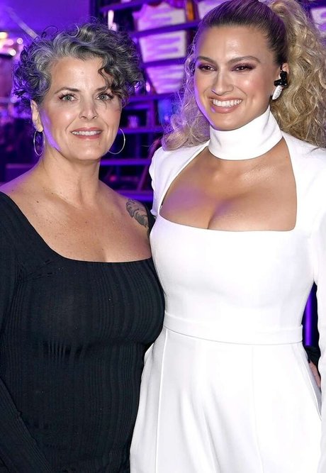 Tori Kelly top model photos