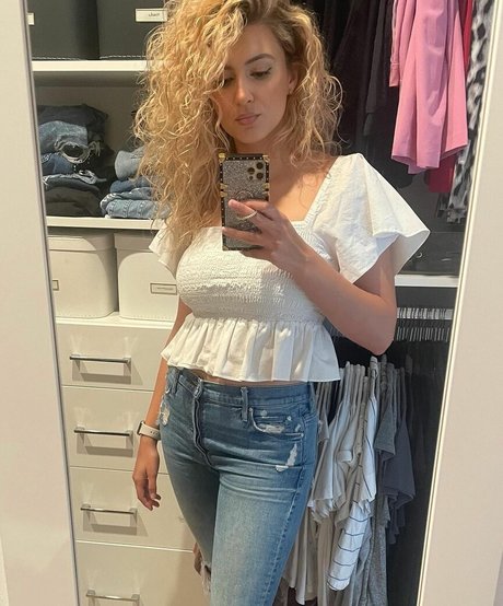 Tori Kelly star hd image