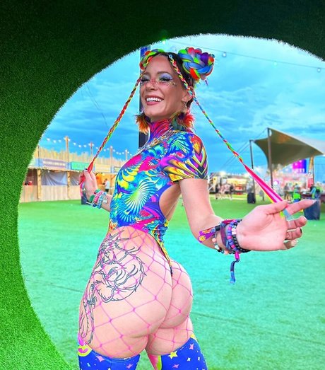 Magpiiee nudes model picture