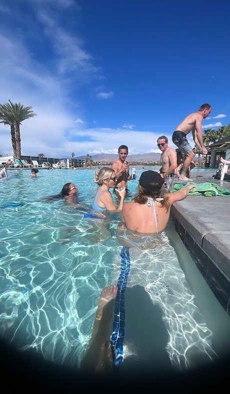 Mae Welsch nudes model images