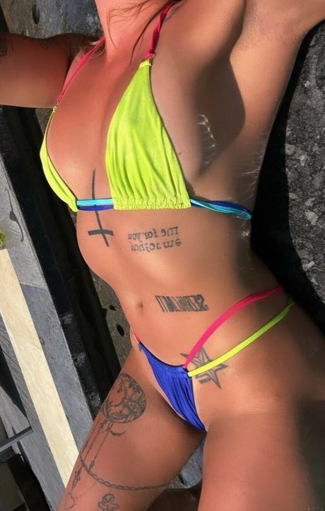 Silvia and Eveline Dellai star hot pic