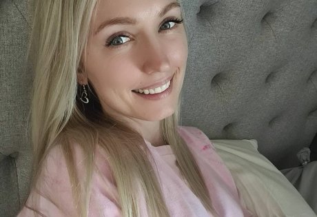 Elinasky pornstar pic