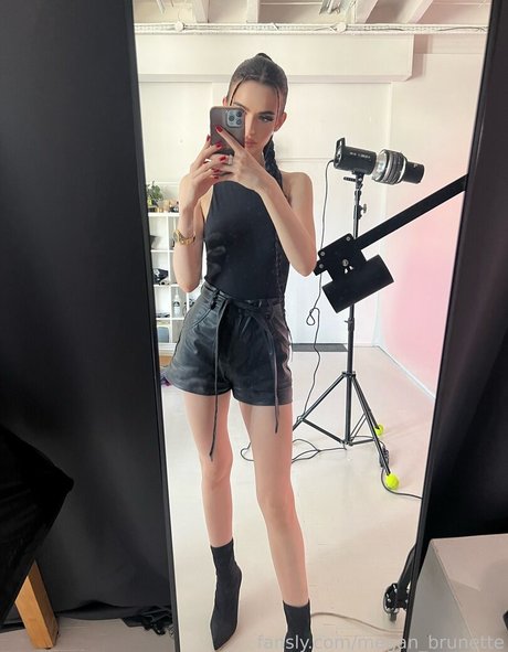 megan brunette star top photos