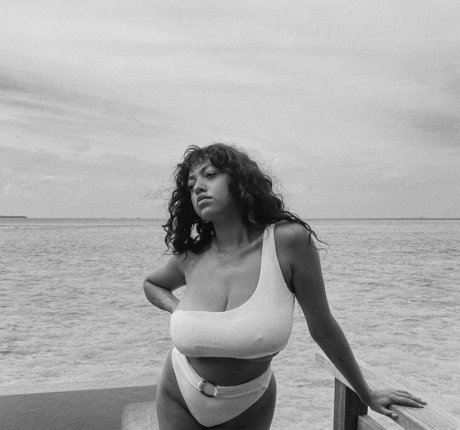 Mahalia exclusive model image