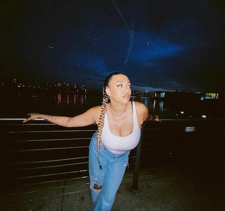 Mahalia free star images