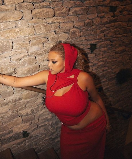 Mahalia model perfect archive