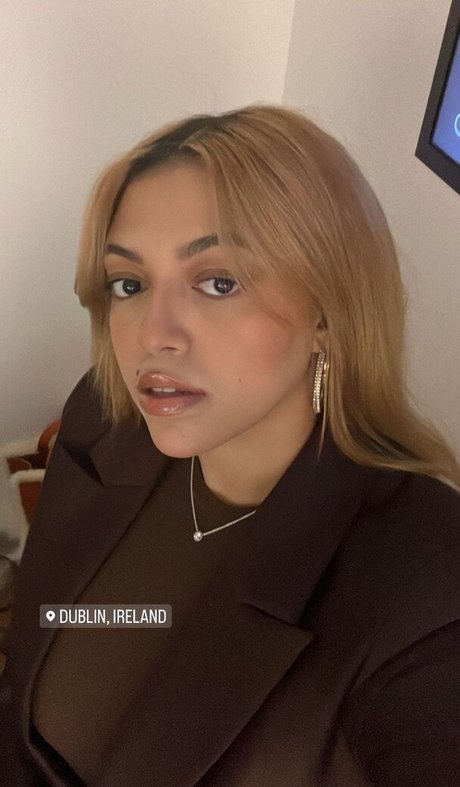 Mahalia nude pornstar pics