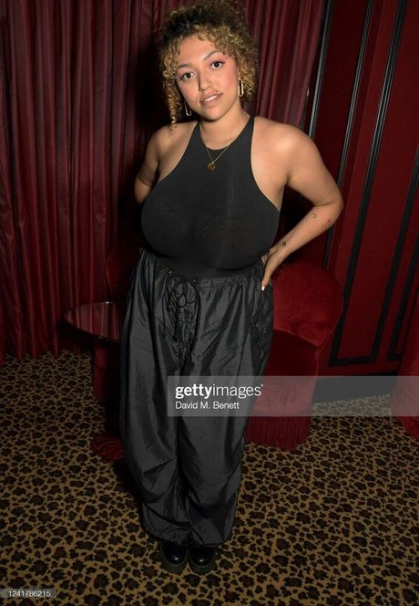 Mahalia adult actress pic