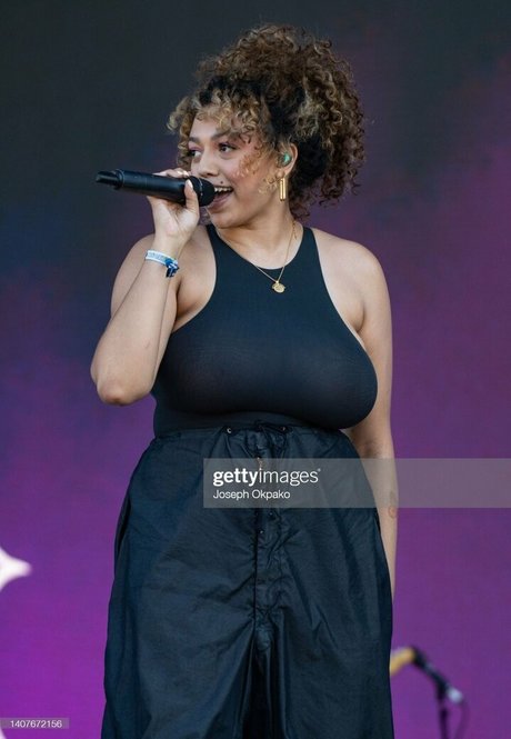 Mahalia model naked gallery