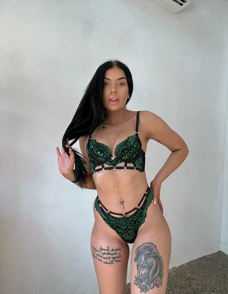 Caitlin McConville model pretty picture