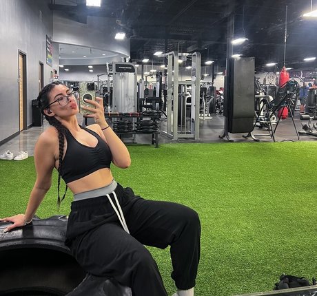 flexwness model high quality image