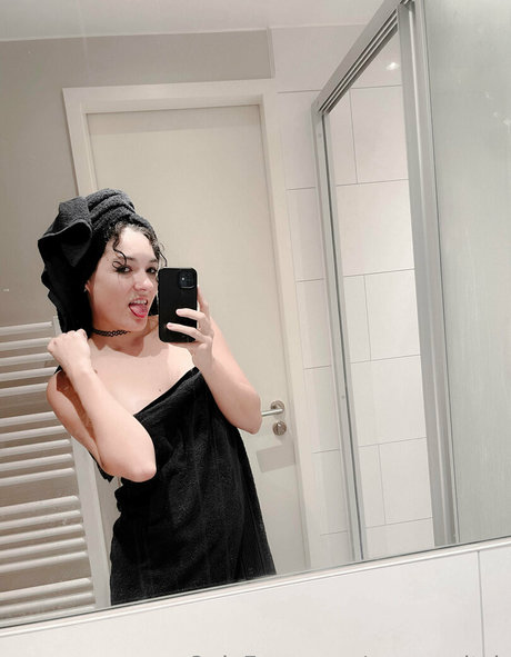 meroswitch beautiful model img