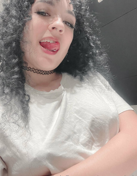 meroswitch model nude picture