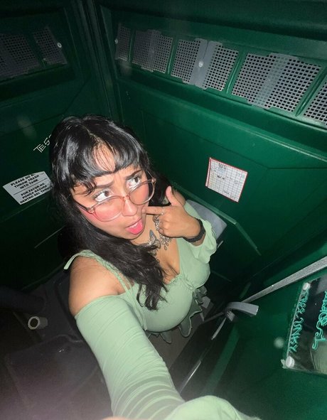 butterflybassbaby star nude picture