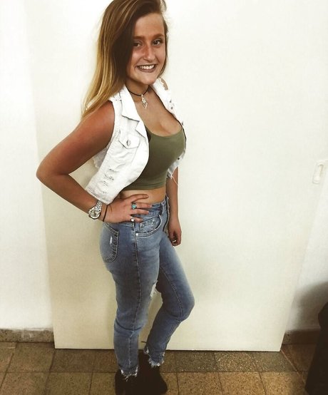 Luan Raviv model free photo